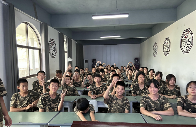 河北叛逆期孩子改造学校——军事化管理