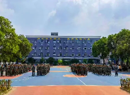 养志教育操场