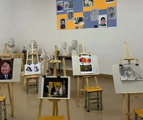 广州新启航青少年素质教育特训营美术教室