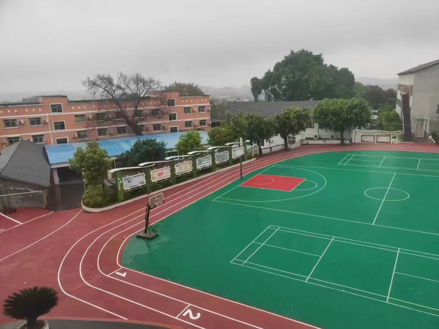 重庆立仁素质教育学校操场