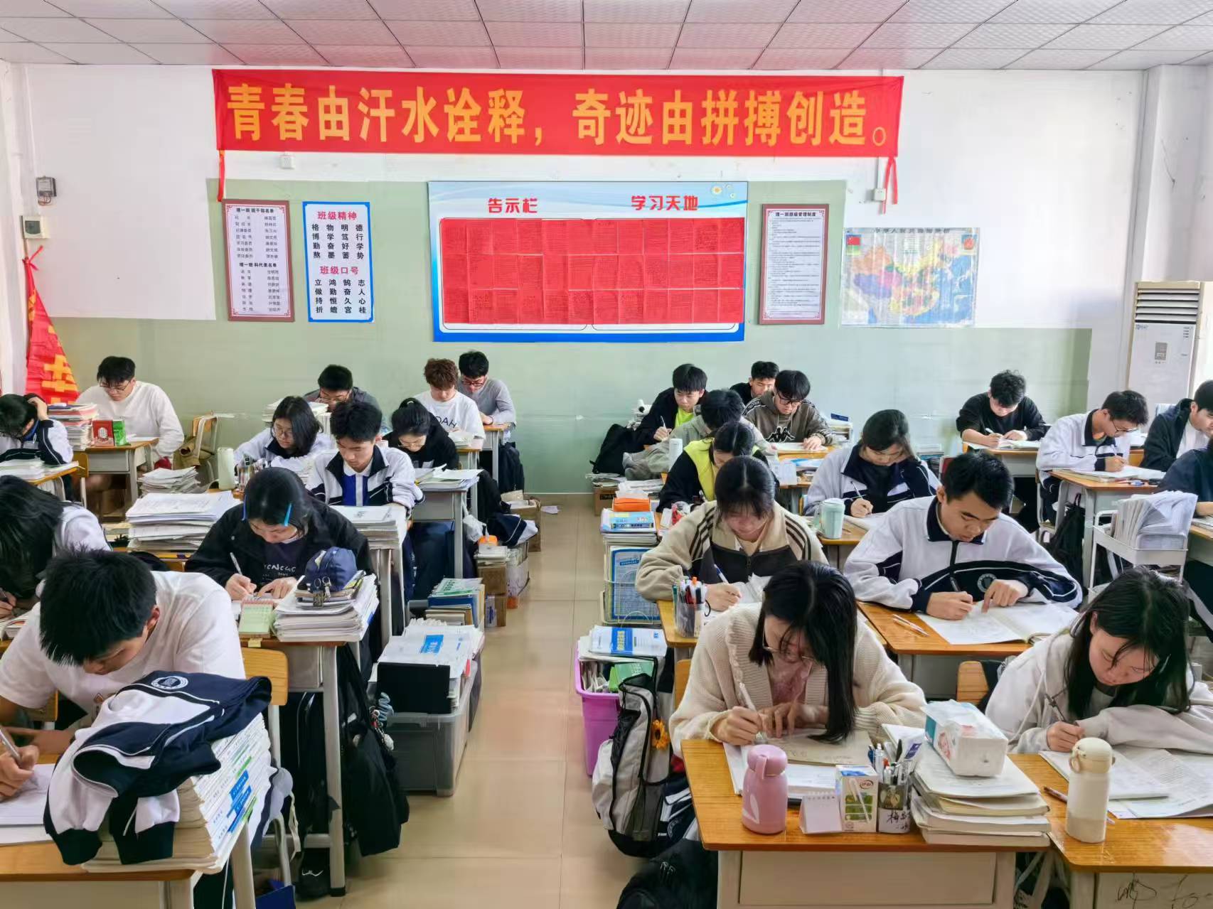 南天复读学校课堂